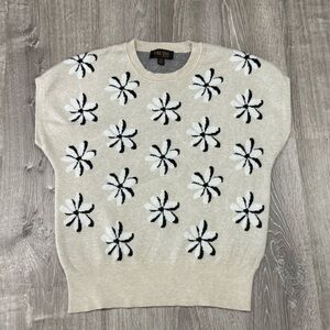 TRUTH by Republic Black and White floral Patterned sweater Size Large